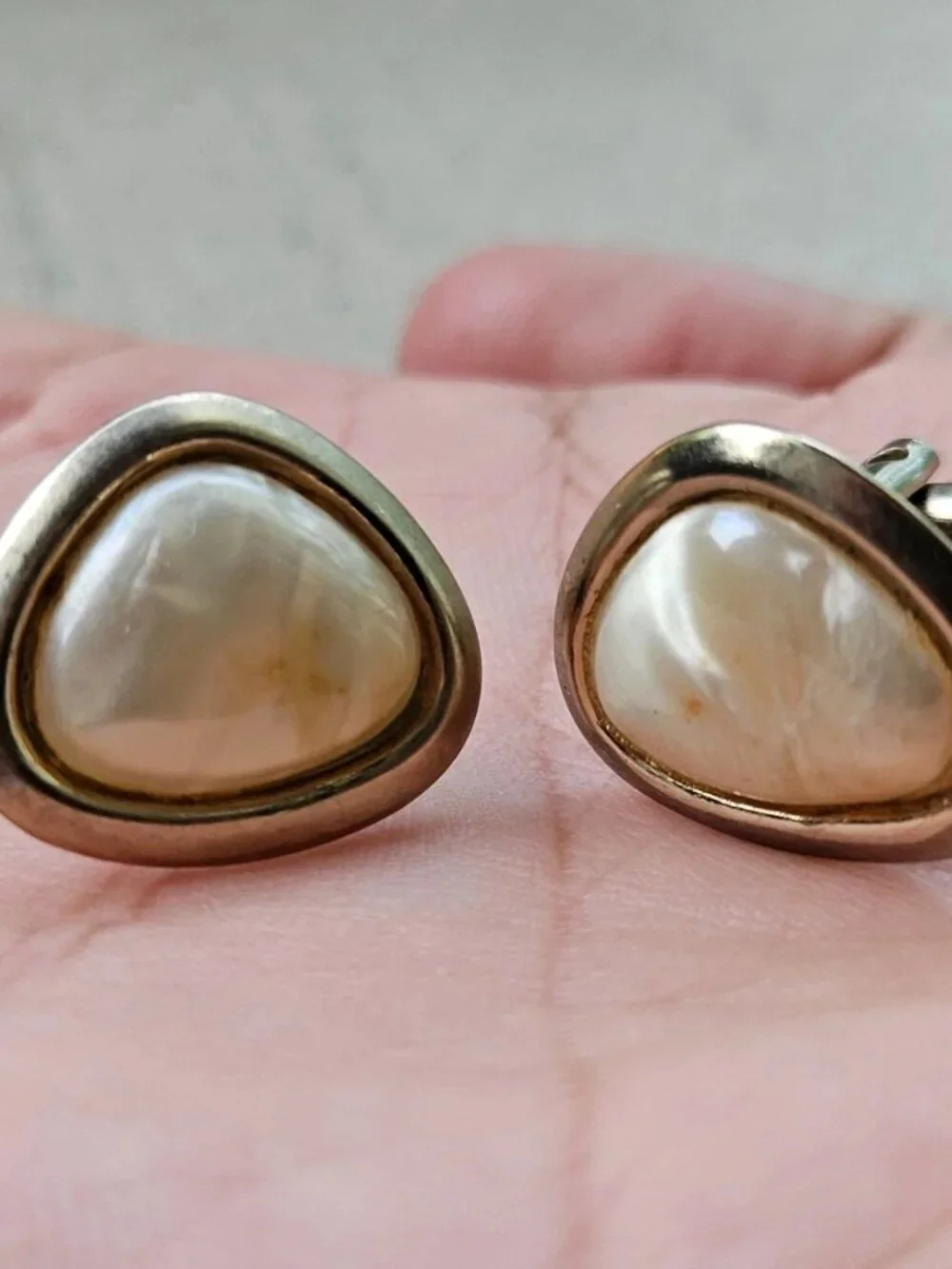 Vintage Cufflinks Mother of Pearl Stone Gold Tone Cuff links shirt Cuff links